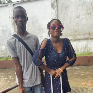 Zainab y Foday a punto de salir de viaje con su equipaje
